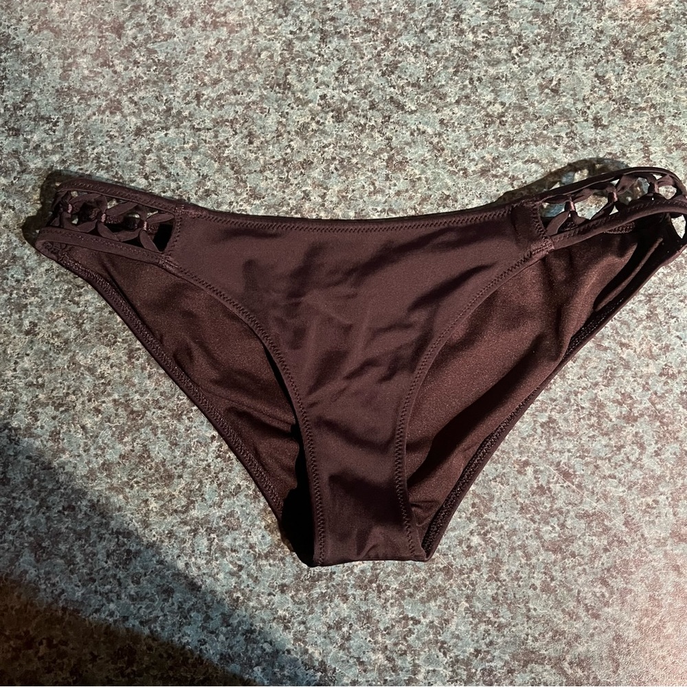 3/$20 🦋 Shade & Shore Strappy Mid-Rise Bathing Suit Bottoms | Size: Medium